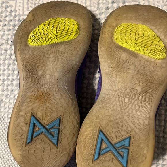 Men’s Nike pg 2 mamba mentality sneakers - Picture 2 of 4